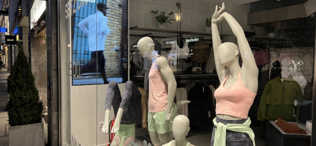 Lululemon Athletica Yoga Fashion Store